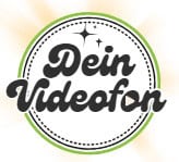 Kreisförmiges Logo mit Dein Videofon in schwarzer Schrift, grüner Umrandung, Sternakzenten und einem Play-Button-Symbol, das das o in Videofon ersetzt.